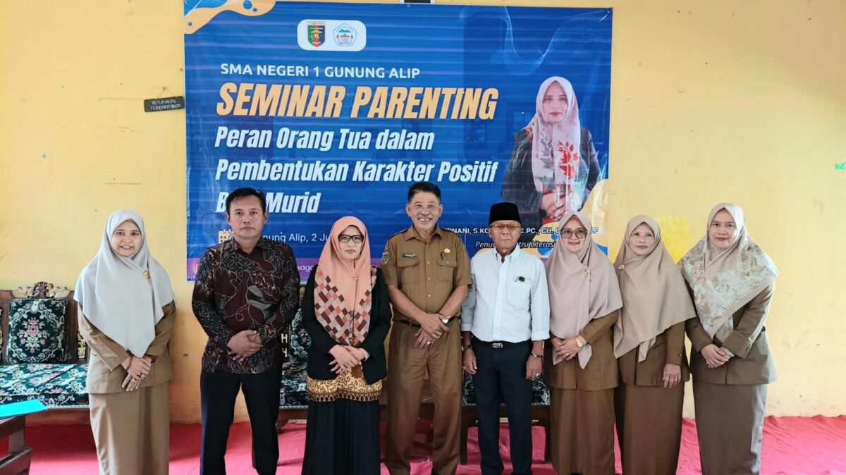 Bangun Generasi Berkarakter, SMA Negeri 1 Gunung Alip Hadirkan Seminar Parenting untuk Orang Tua